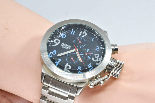 American Exhange Large Steel Tone Wtih Blue & White Markers , Dive Style, Fashion Wrist Watch