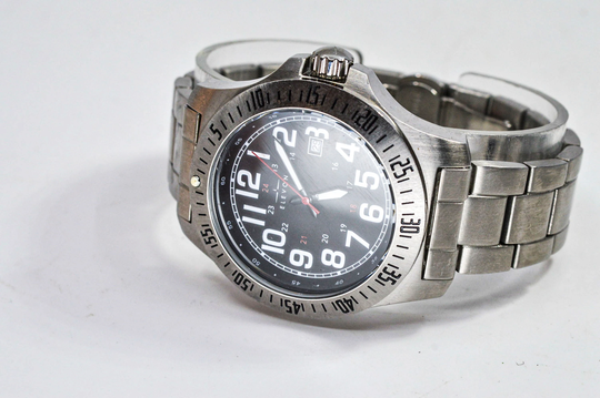 Elevon Steel Tone With Black Dial Mans , Quartz Wrist Watch